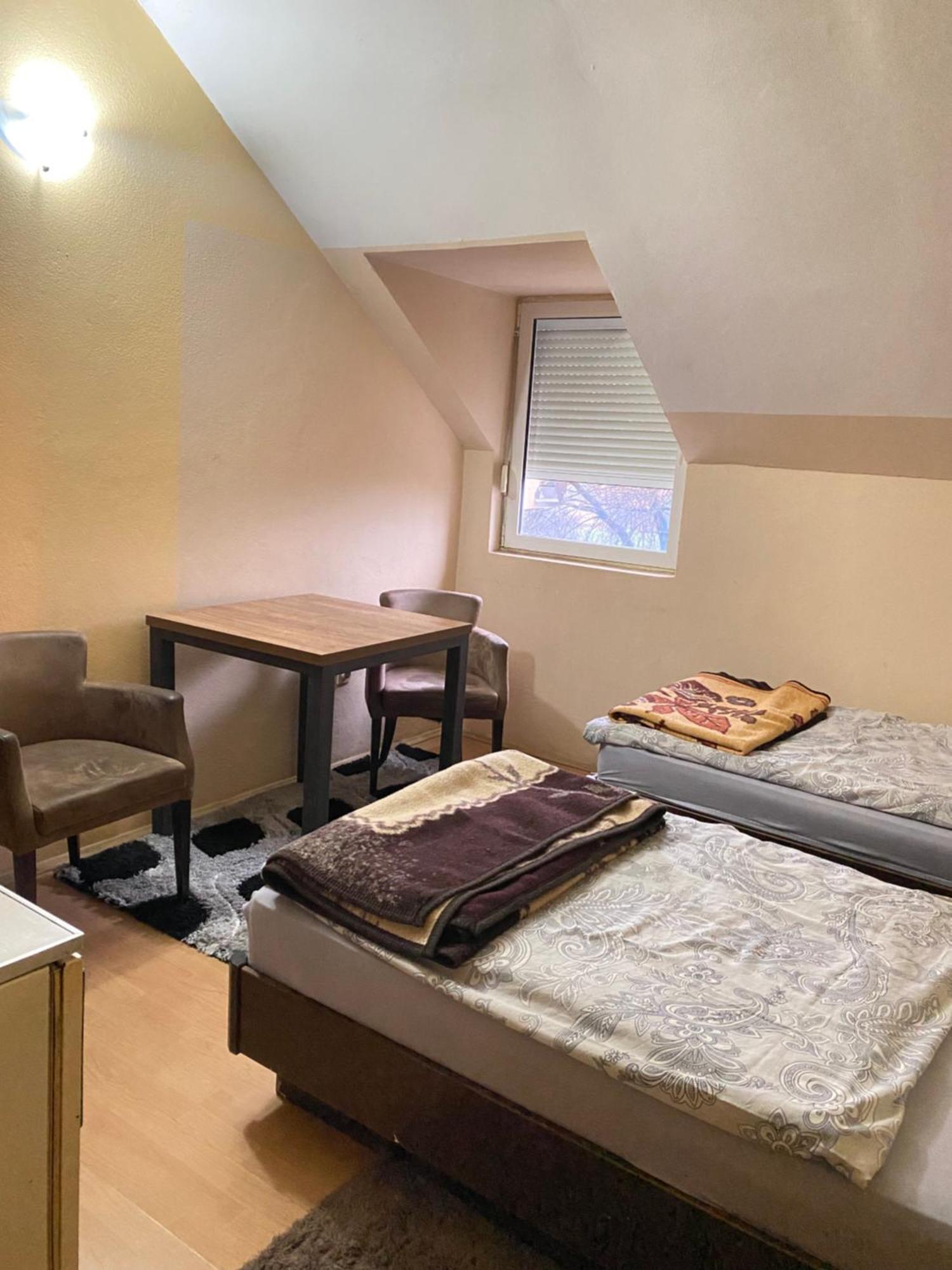 Guest House Vukovic พอดโกริกา ภายนอก รูปภาพ